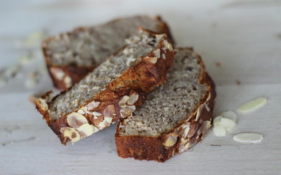 Bananenbrood met kokos en amandelen 4