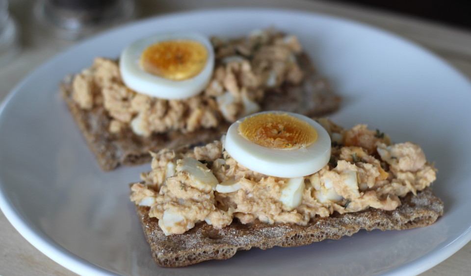 Zalmsalade met ei