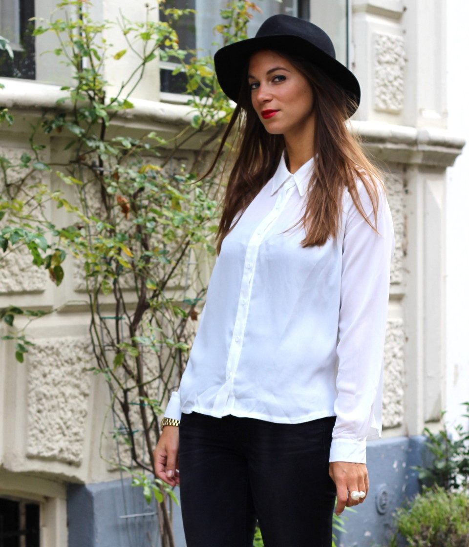 Witte blouse met gaten 5