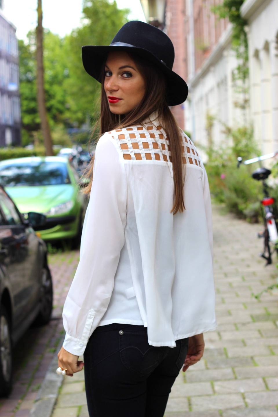 Witte blouse met gaten 6