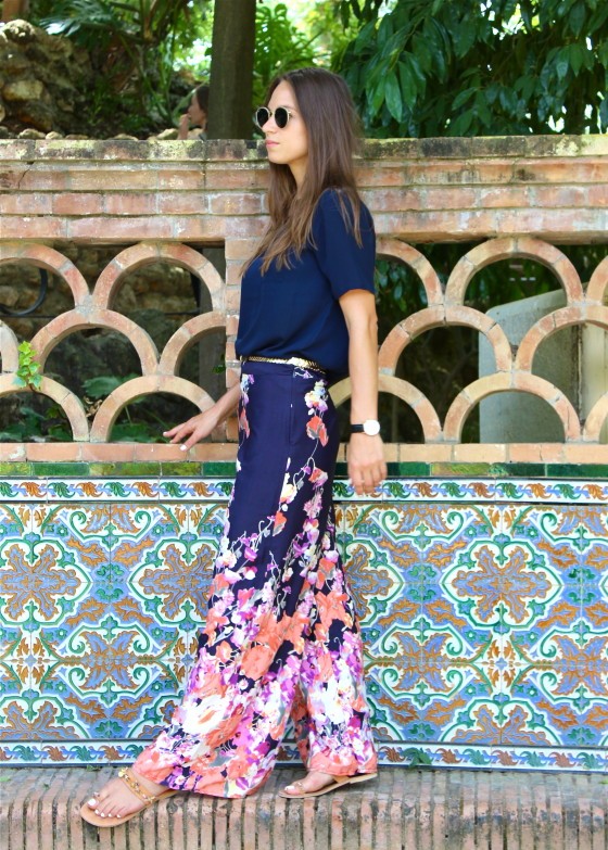 Wijde broek met bloemen1