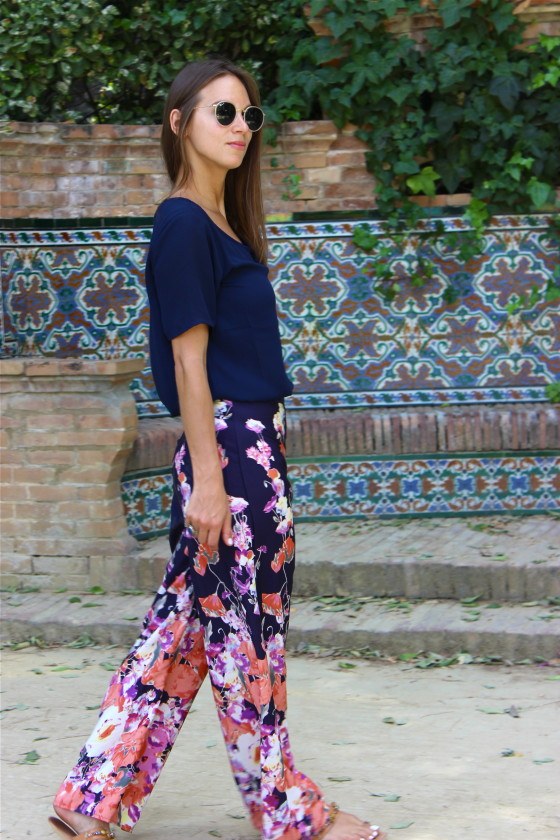 Wijde broek met bloemen3