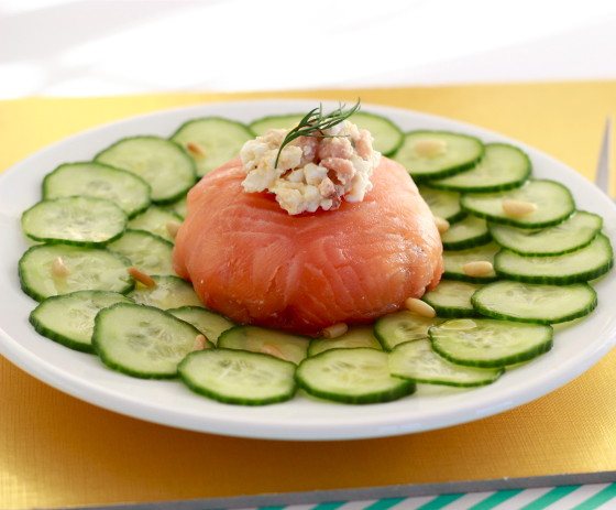 Zalm pakketje met carpaccio van komkommer