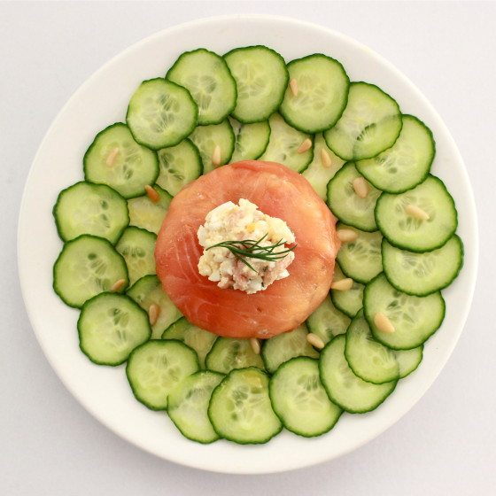 Zalm pakketje met carpaccio van komkommer1