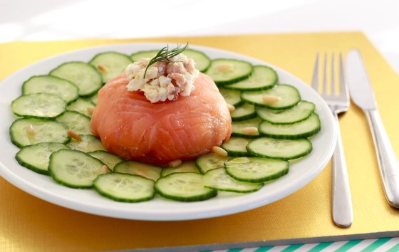 Zalm pakketje met carpaccio van komkommer2