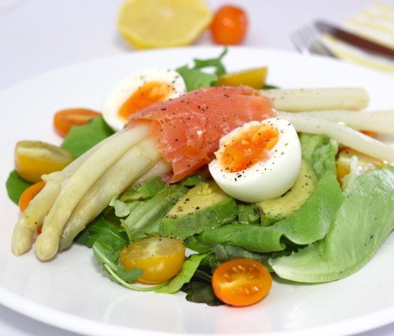 aspergesalade met zalm1