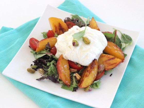 Salade met gegrilde perzik en burrata2