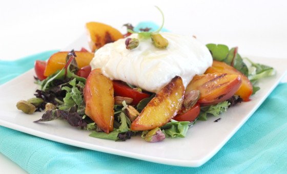 Salade met gegrilde perzik en burrata3