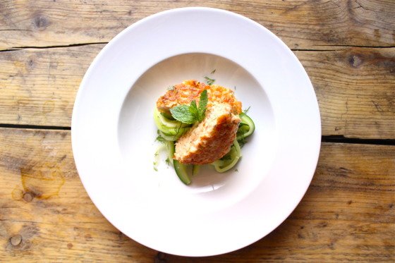 Zalmburger met courgette tagliatelle