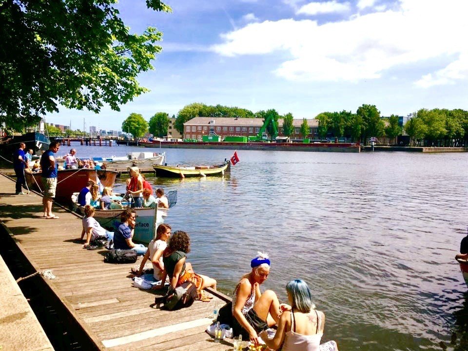 terras aan water amsterdam