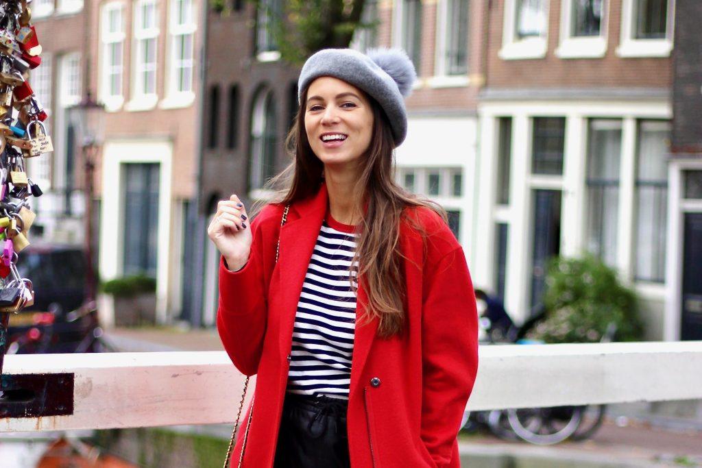 maniac Nauw Dhr Look: waarom iedereen een rode winterjas zou moeten hebben - Cotton & Cream