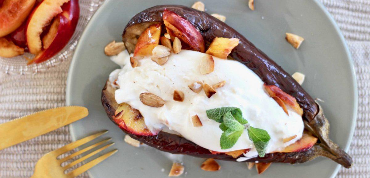 Gepofte aubergine met burrata en gegrilde perzik - Cotton & Cream